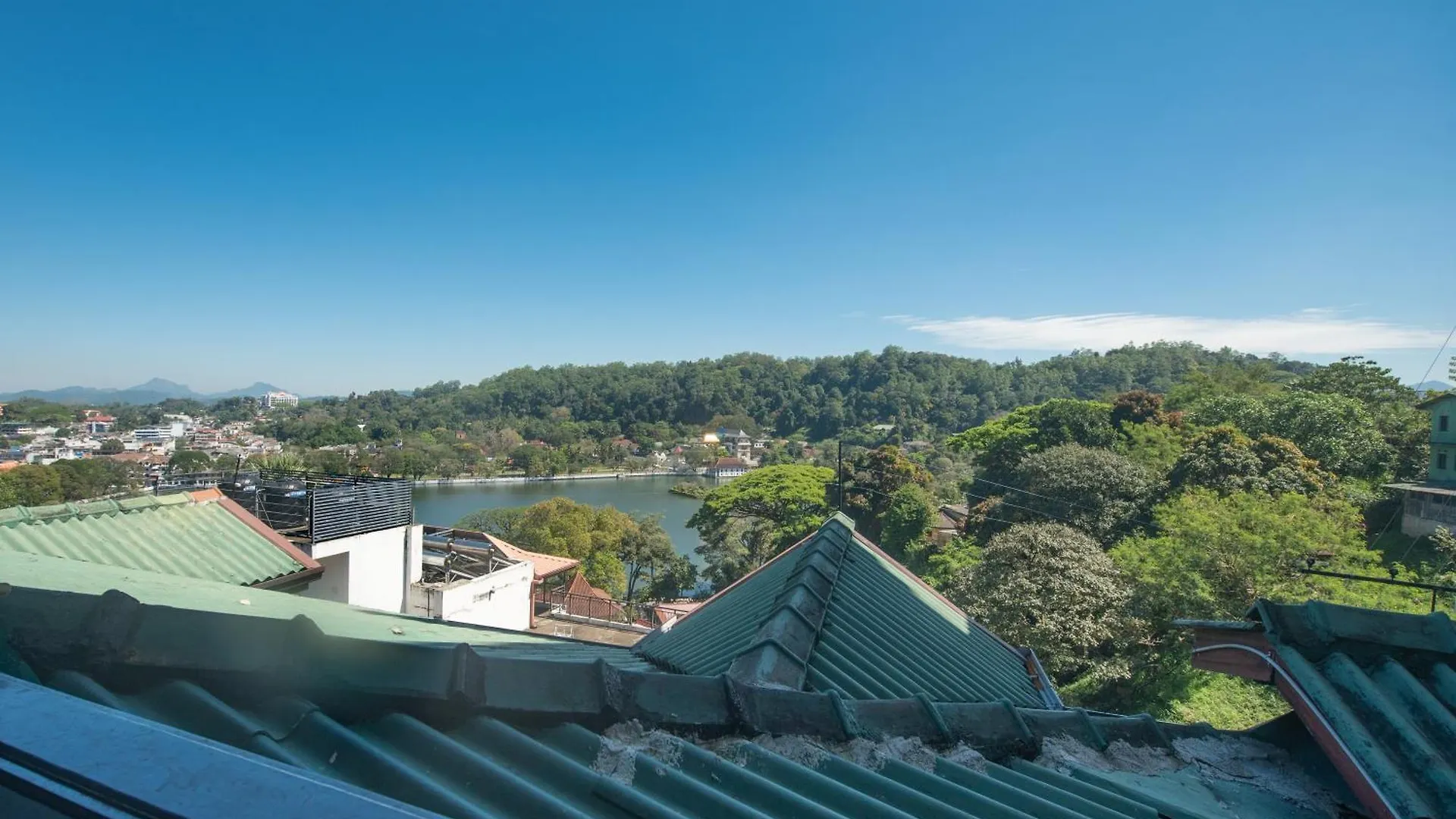 Hotel Ceyloni Lake Residency Kandy