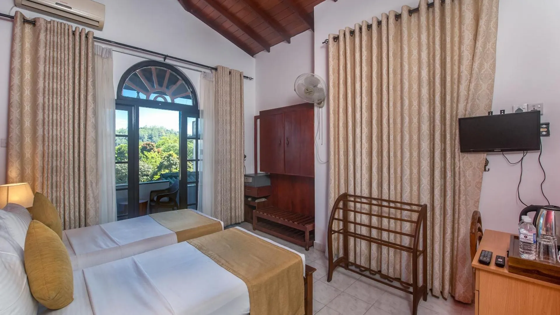 Ceyloni Lake Residency Kandy 2*,