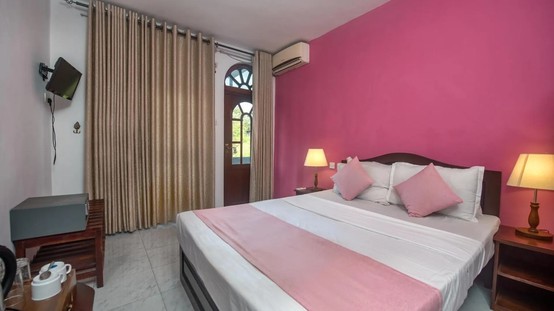 Hotel Ceyloni Lake Residency Kandy