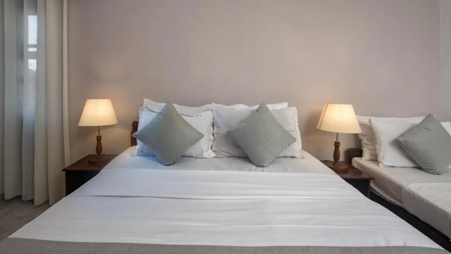 Ceyloni Lake Residency Kandy Hotel