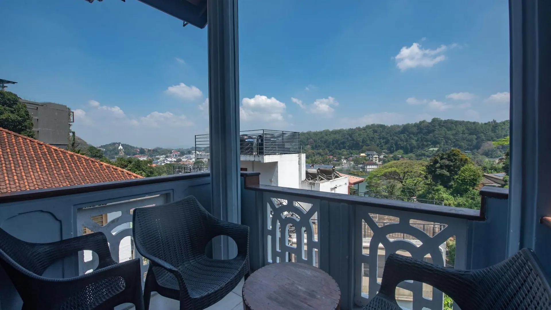 Hotel Ceyloni Lake Residency Kandy