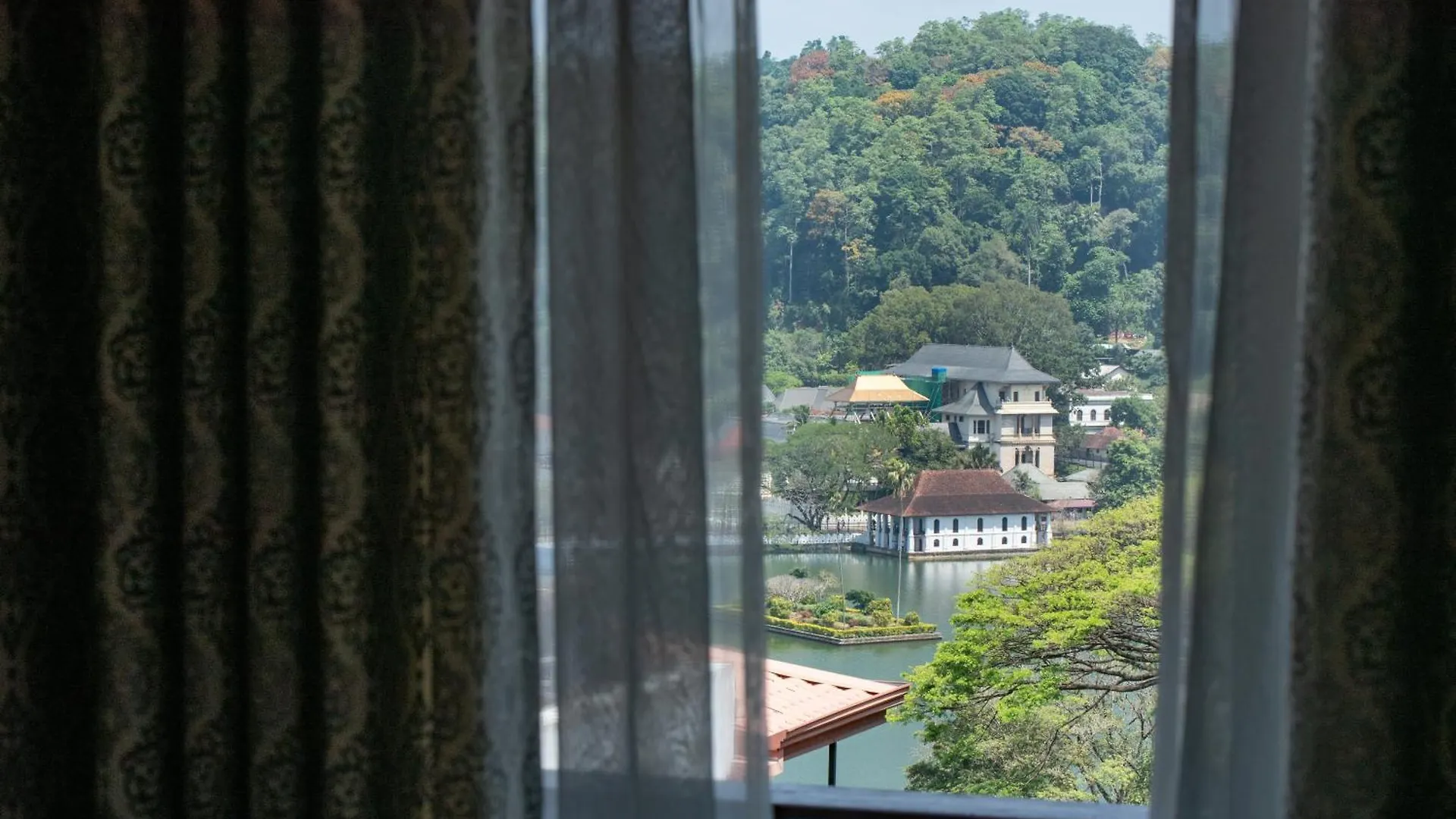 Ceyloni Lake Residency Kandy Sri Lanka