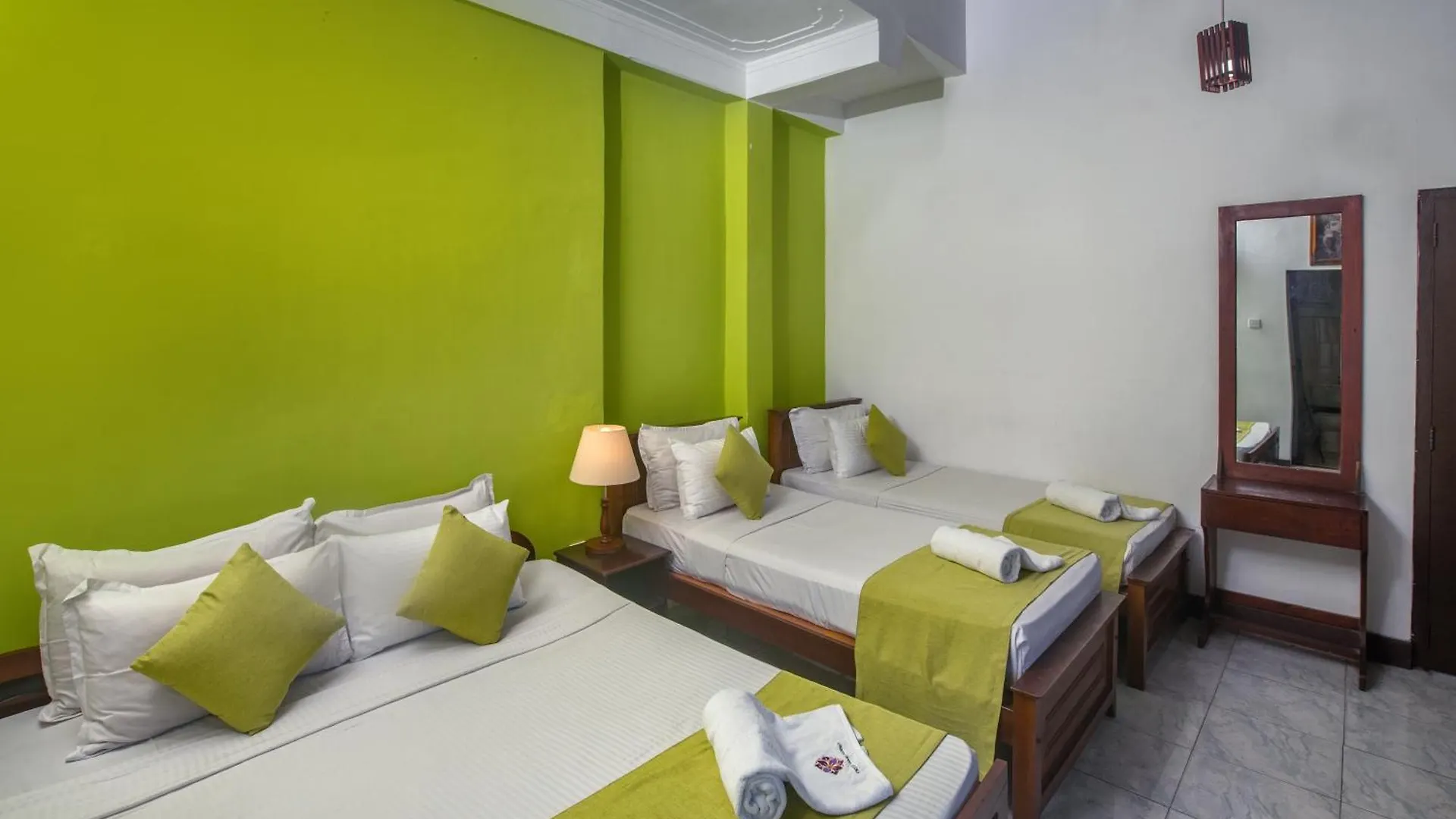 Hotel Ceyloni Lake Residency Kandy