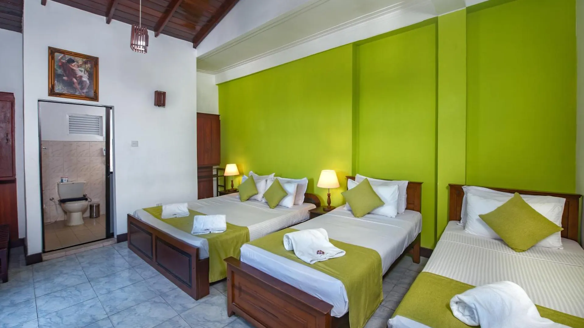 Hotel Ceyloni Lake Residency Kandy