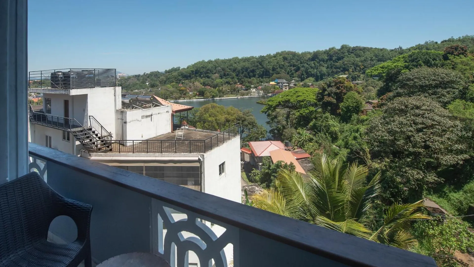 Ceyloni Lake Residency Kandy Hotel