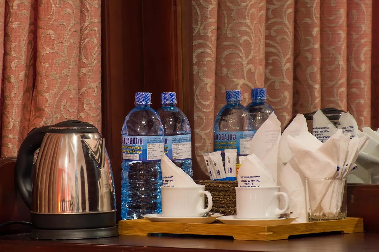 Ceyloni Lake Residency Kandy Hotel