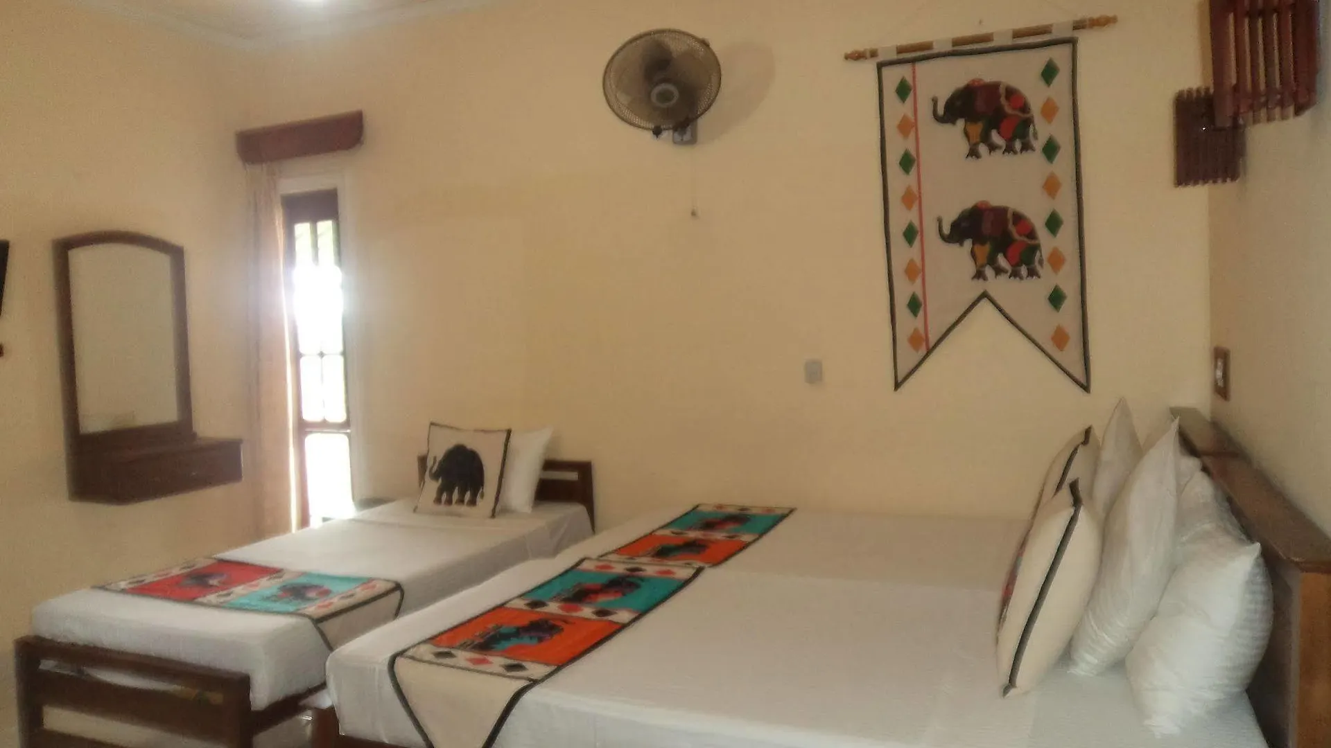 Hotel Ceyloni Lake Residency Kandy