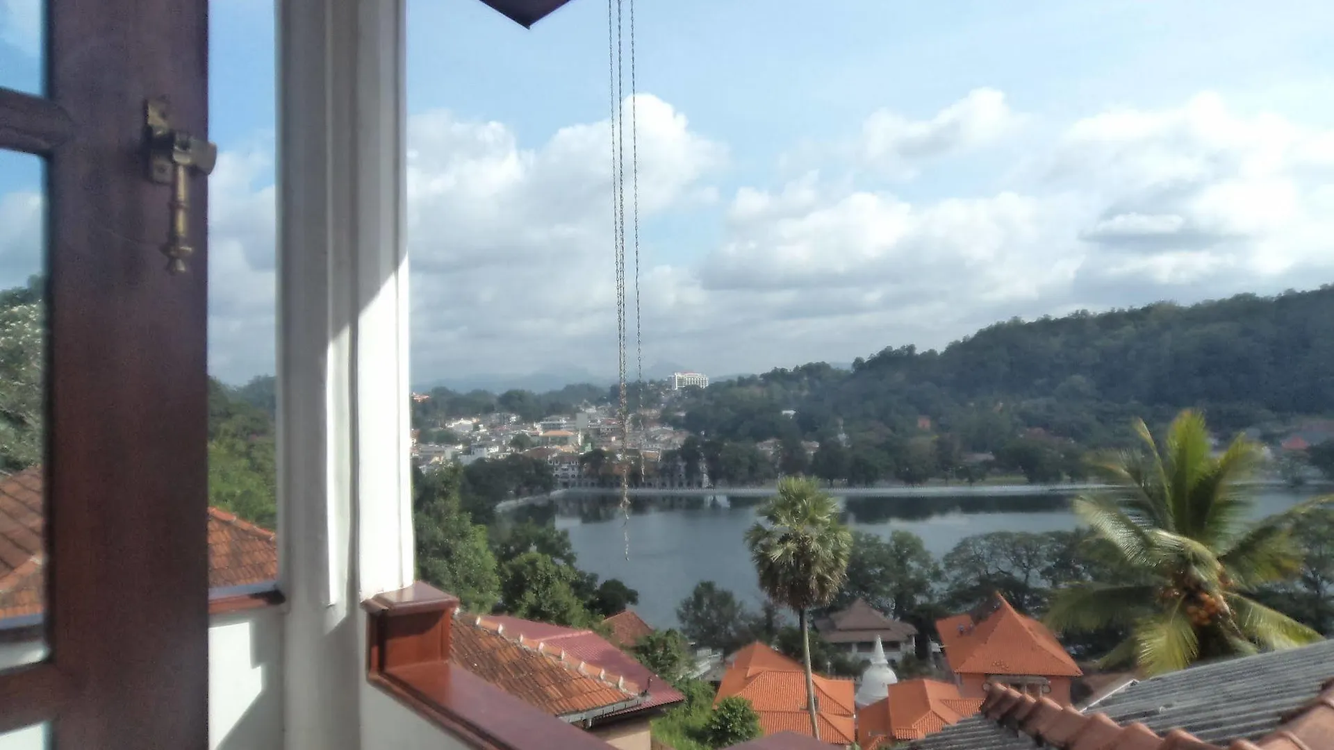 Hotel Ceyloni Lake Residency Kandy